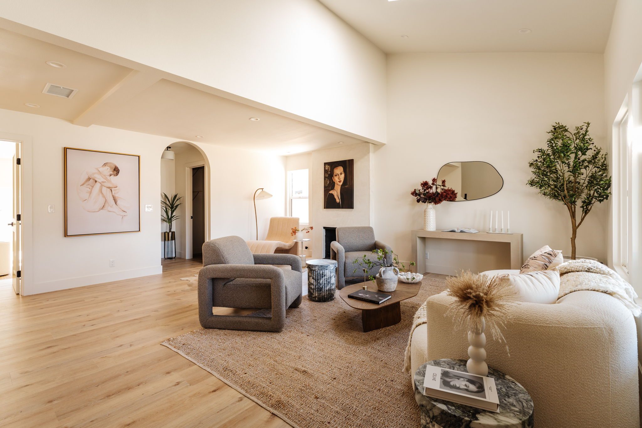 Vaulted living room at 5111 Randall St (1)