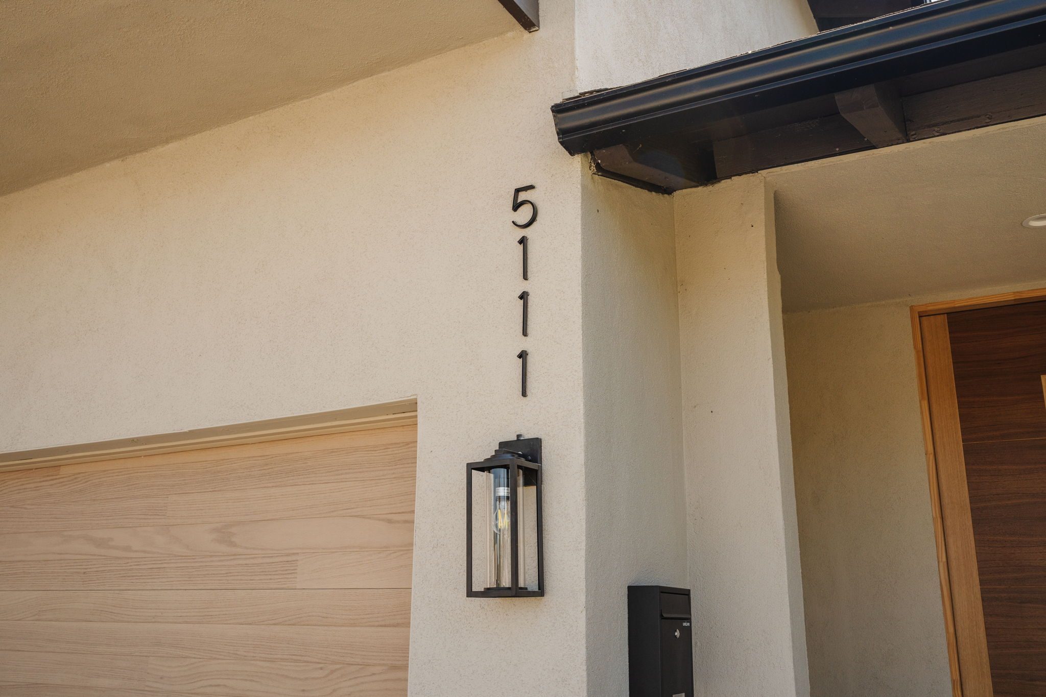 Front exterior of 5111 Randall St in Del Rey, Los Angeles (6)