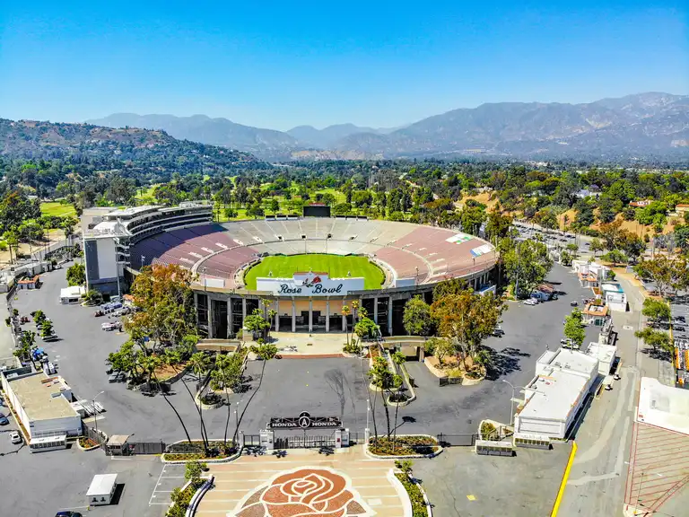 The Rose Bowl framed by the San Gabriel Mountains, photographed from the public overlook at Brookside Park’s southern edge.